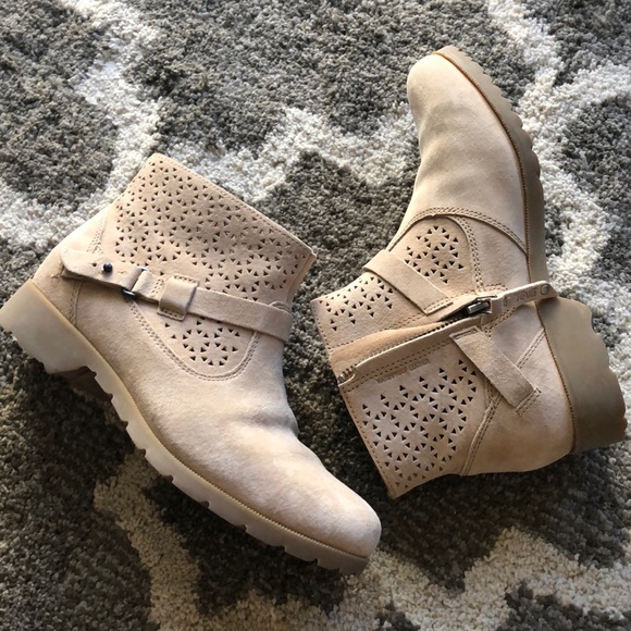 Teva Shoes - Teva Boots Size 7